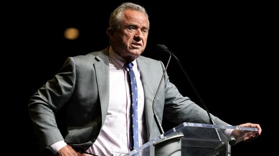 Ölü balinanın kafasını eve götürdüğü için soruşturma