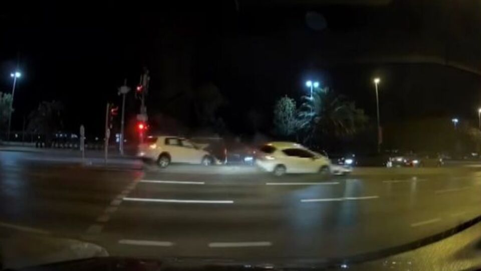 Kaza anı araç kamerasında: 3 yaralı