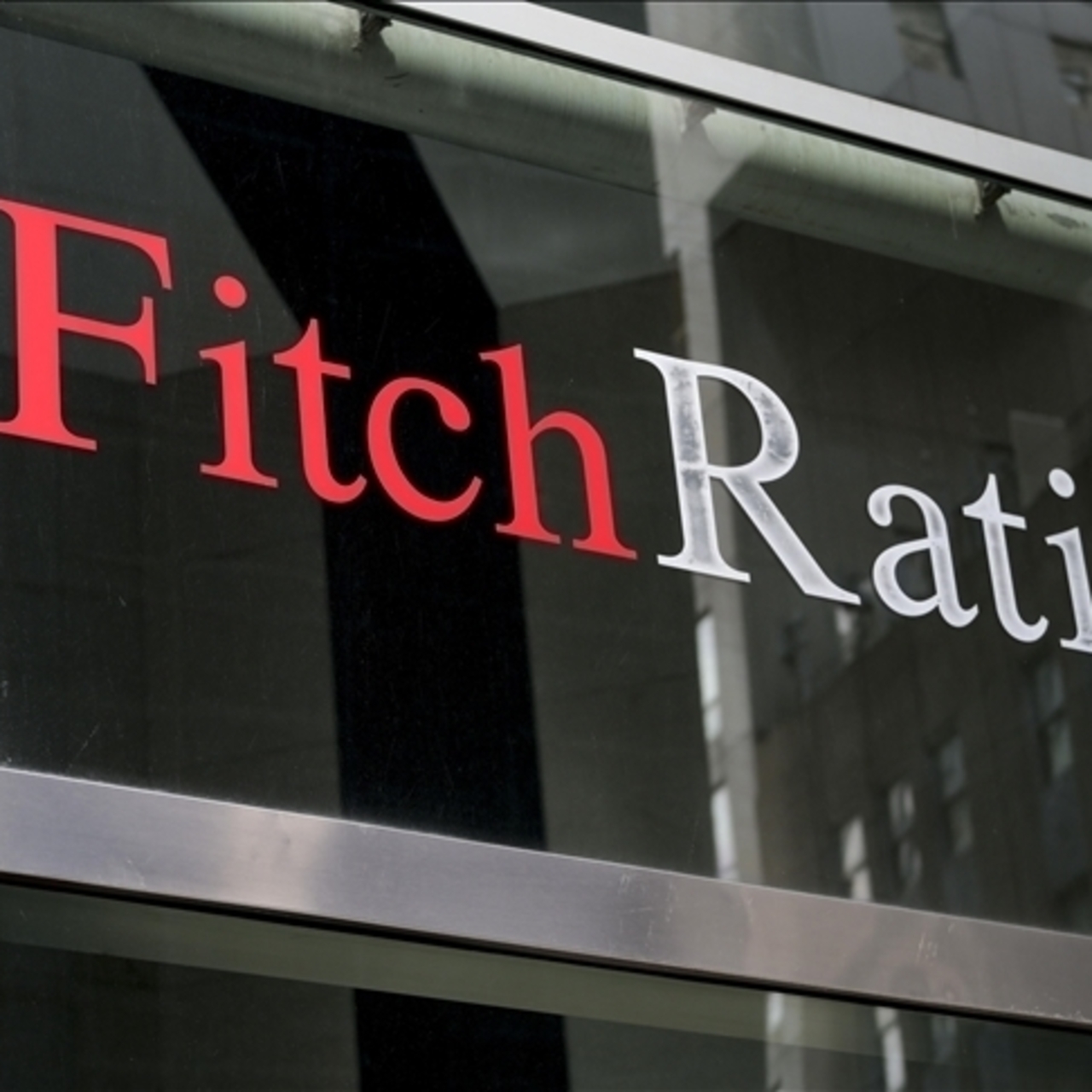 Fitch: Daha fazla faiz indirimi lazım