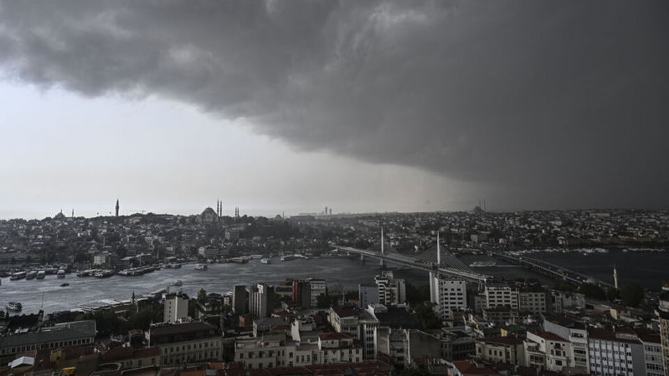 AKOM İstanbul için saat verdi! Şiddetli sağanak!