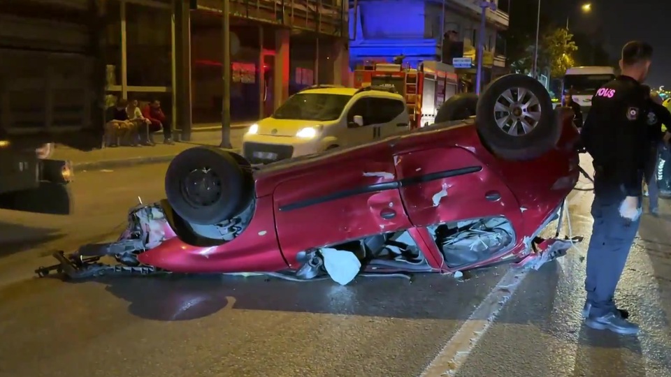 Ehliyetsiz sürücünün aracı takla attı: 4 yaralı
