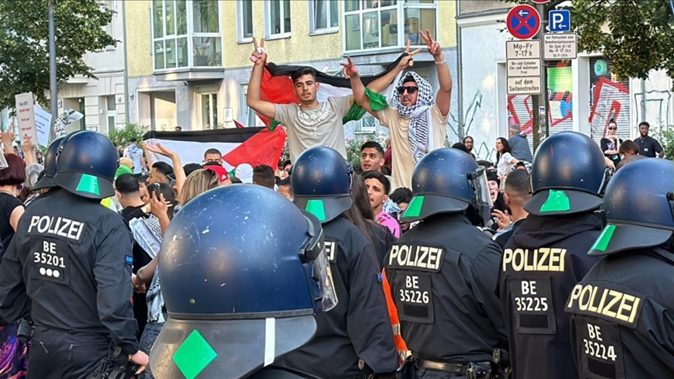 Alman polisi 10 yaşındaki çocuğu gözaltına aldı