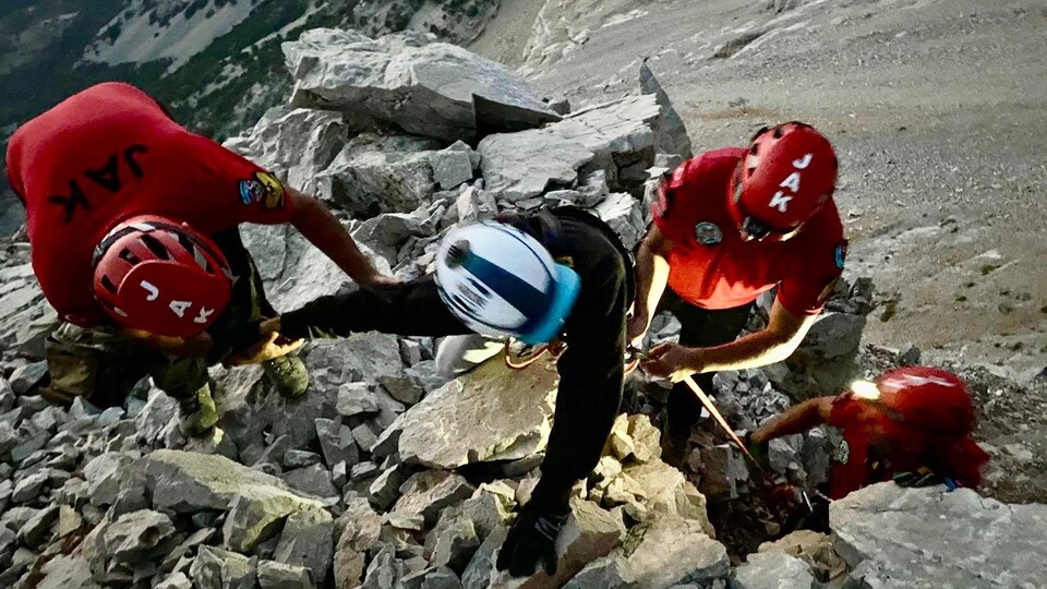 Yamaç paraşütü pilotu ölümden döndü