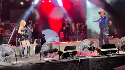 Konserde zabıta şovu