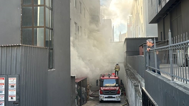 Beylikdüzü'nde fabrika yangını