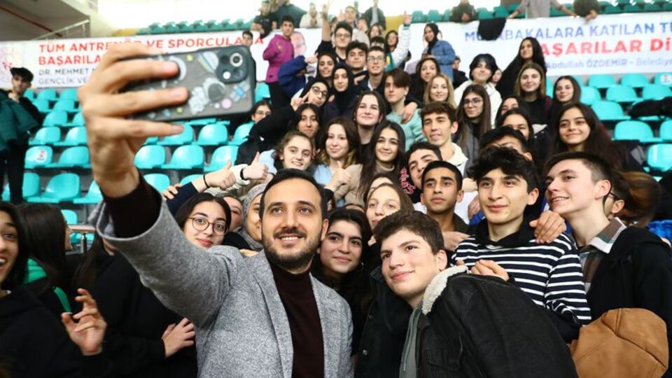 Bağcılar'da üniversitelilere 10 bin TL