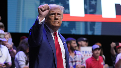 Trump'tan İran'a: Tüm ABD ordusu izliyor