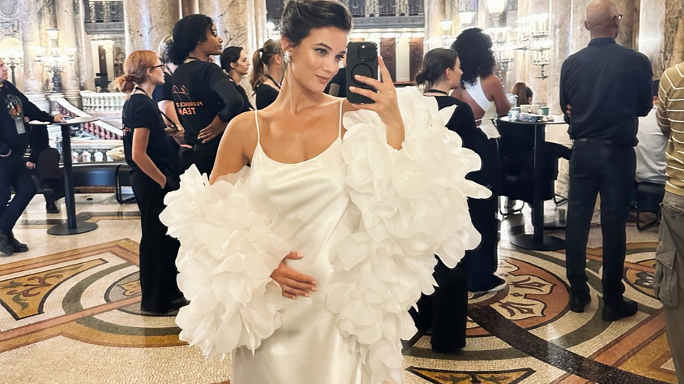 Hamilelik pozu Paris'ten