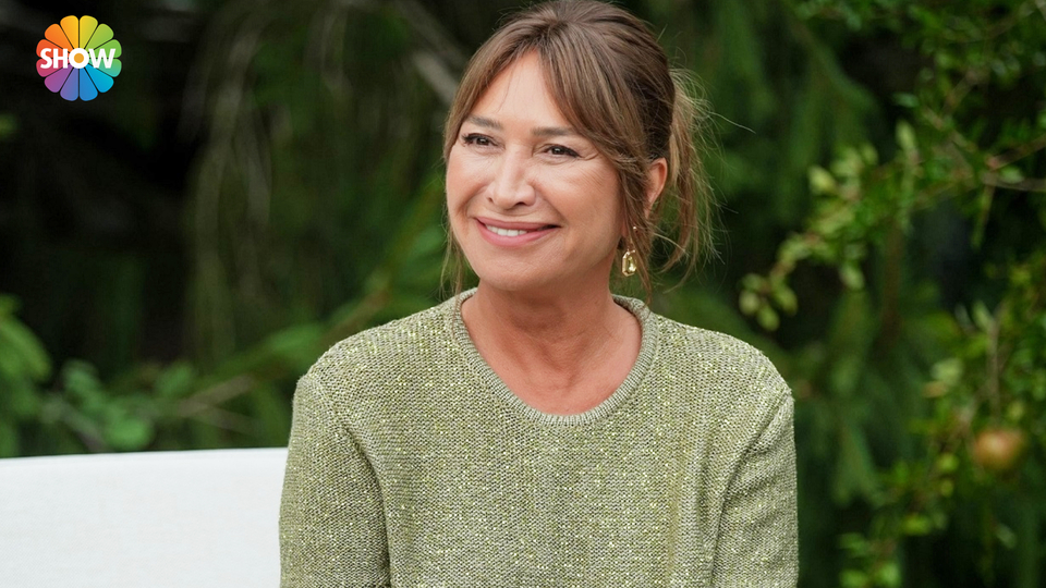 Filiz yeni evinde kutlama yemeği veriyor