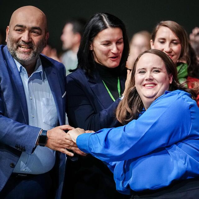 Alman Yeşiller Partisi liderleri istifa etti