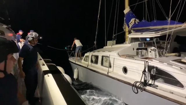 Lüks tekneden 113 kaçak göçmen çıktı