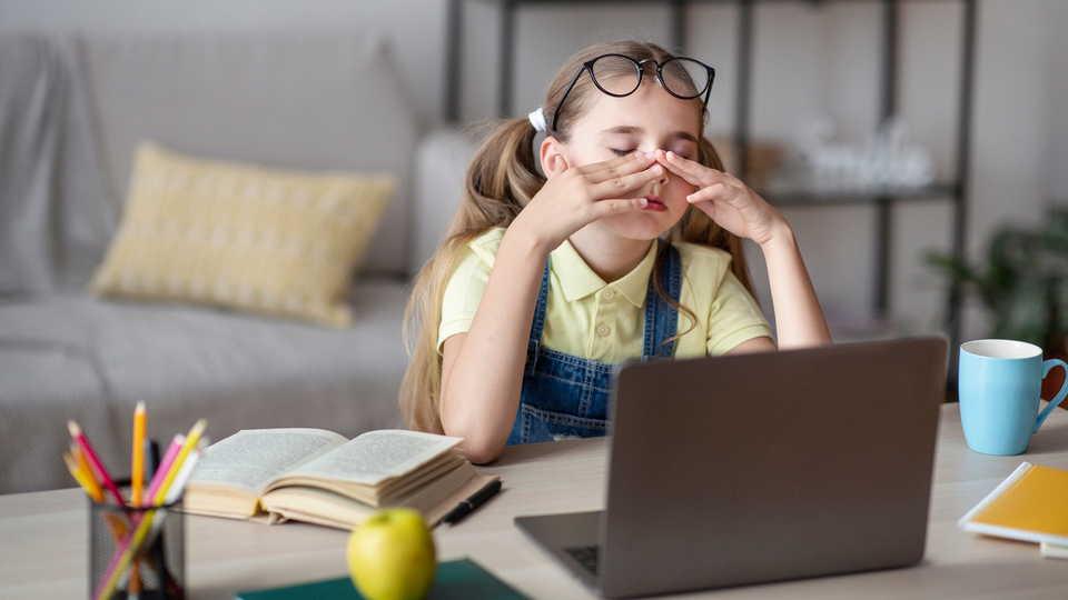 Dünyada her 3 çocuktan en az 1'i miyop