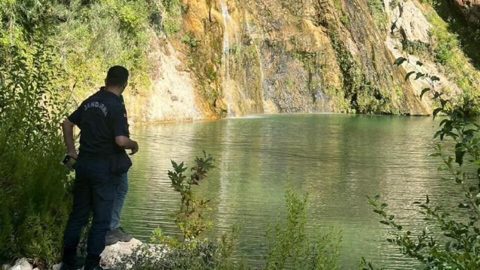 Şelaleye giren turist boğuldu