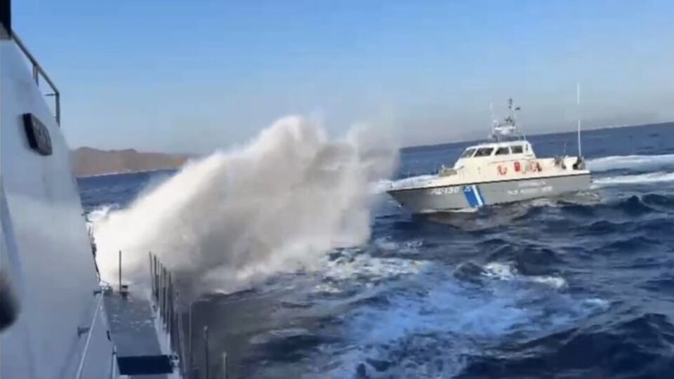Türk teknesine, Yunan botu tacizi