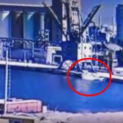 Denize düşen otomobilin sürücüsü öldü; kaza anı kamerada