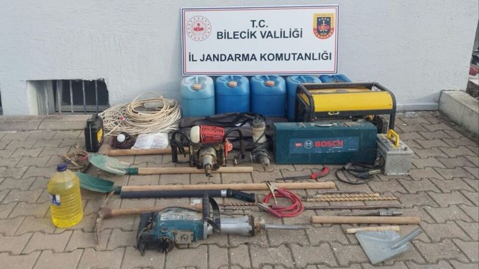 Kaçak kazı yaparken suçüstü yakalandılar