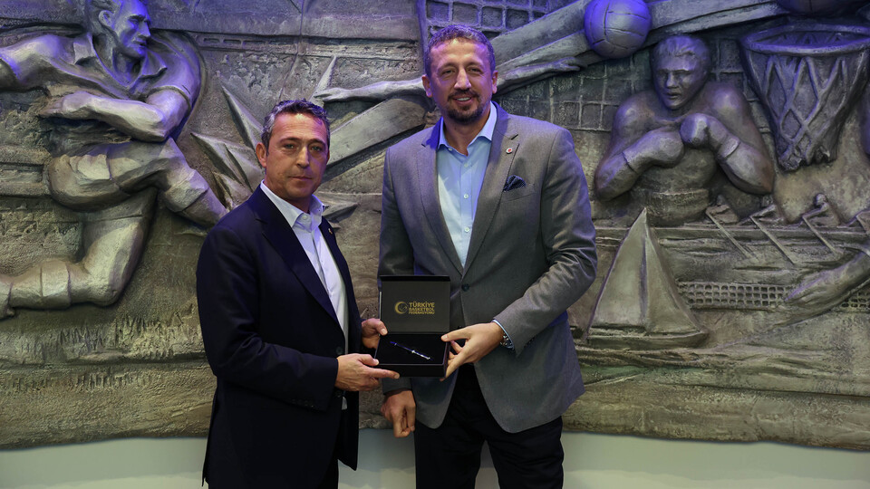 Türkoğlu'ndan Fenerbahçe'ye ziyaret