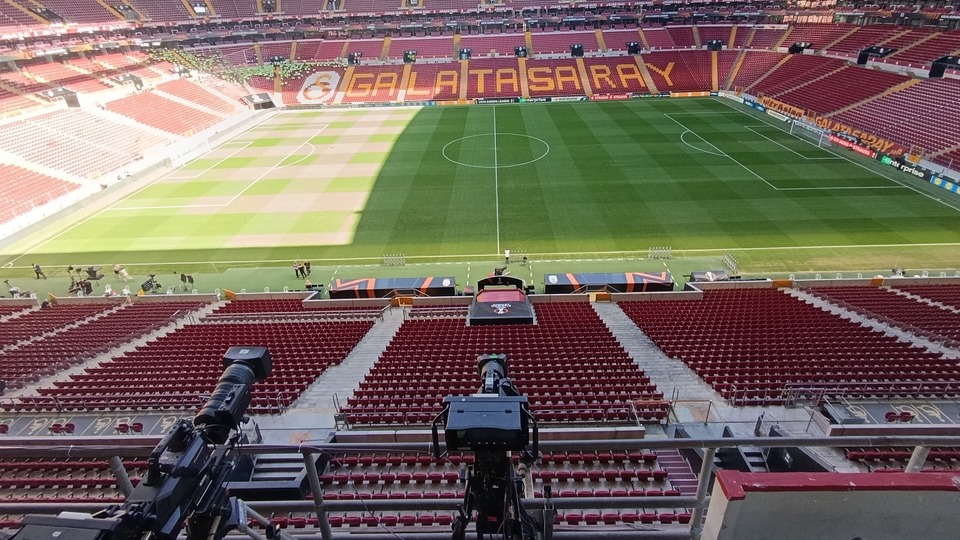 Galatasaray'da çimlere "hastalık" önlemi!