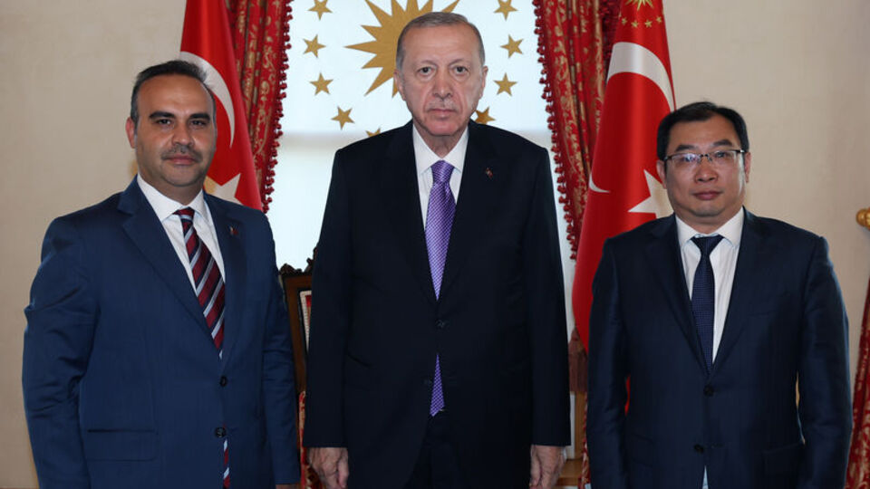 Zhang Guibing'i kabul etti