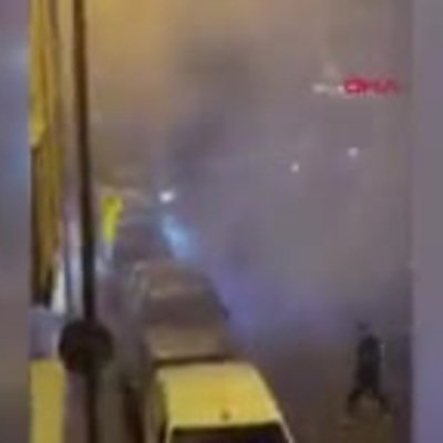 Küçükçekmece’de internet kafenin önüne patlayıcı madde atıp kaçtılar