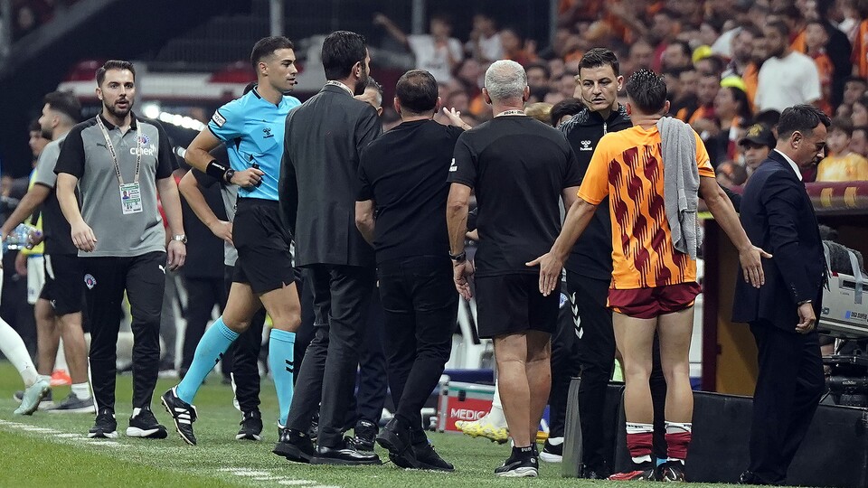 Hakem ve Buruk'a tepkiler çığ gibi!