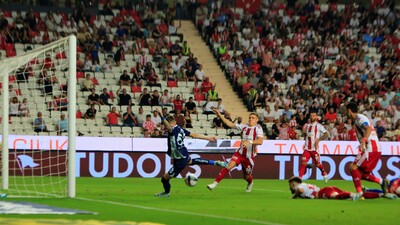 Top çizgiyi geçti mi geçmedi mi?