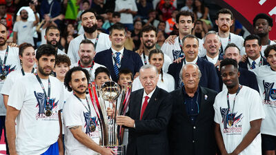 Erdoğan, Anadolu Efes'e kupasını takdim etti!