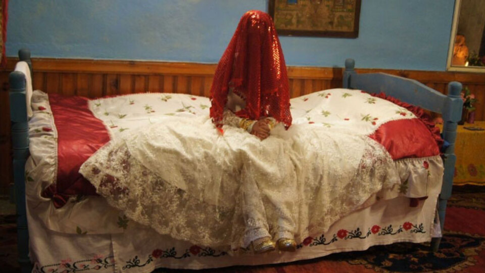 18 yaşındaki Sıla'nın 7 aylık bebeği vardı! Çocuk geline kıydılar!