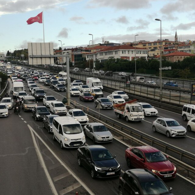 İlk iş gününde trafik yoğunluğu