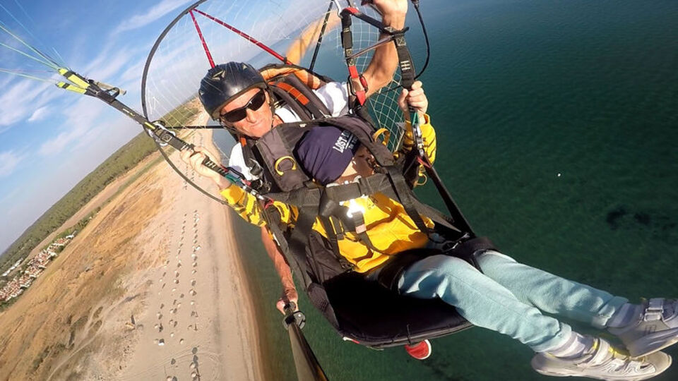 4.5 yaşındaki Eren paramotorla uçarken uyuyakaldı