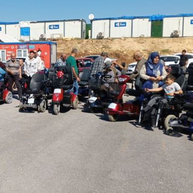 Gurbetçilerden engellilere akülü araç yardımı