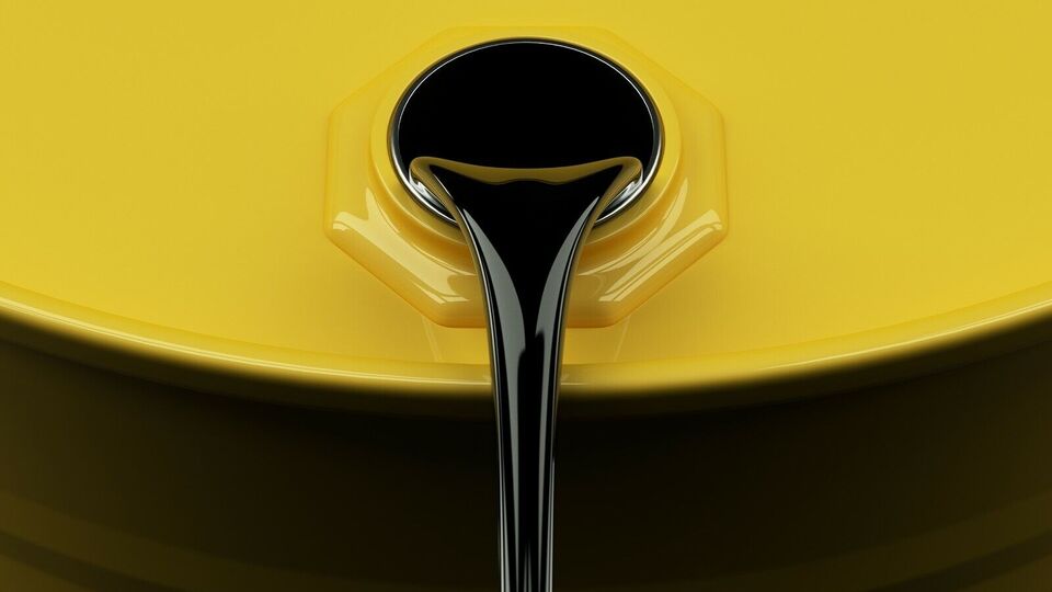 Petrol ve altında 'füze' yükselişi