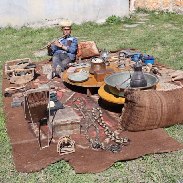  Köy evinde geçmişin izlerini yaşatıyor