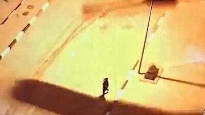  Füze şarapneli Filistinli adamın üstüne düştü