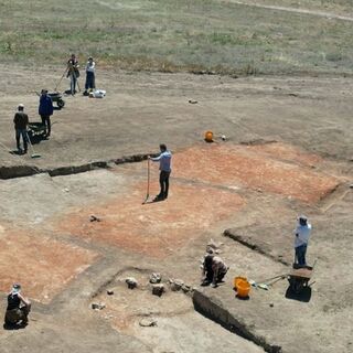  Kırmızı toprakla gömülmüş! Sırrı araştırılıyor