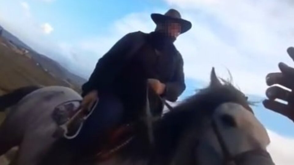 Yılkı atlarını görmek isteyen aileye kırbaçlı saldırı!