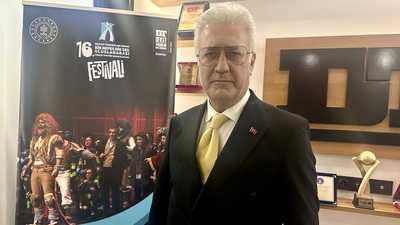 Devlet Tiyatroları sezonu "tartışmalı" açtı