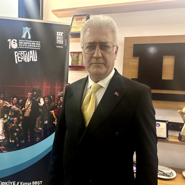 Devlet Tiyatroları sezonu "tartışmalı" açtı
