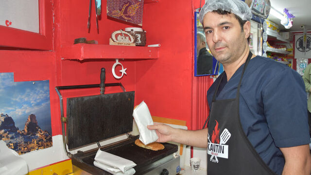 Kantinci "Askıda tost" uygulaması başlattı