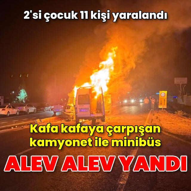 Kafa kafaya çarpıştılar! Kamyonet ile minibüs alev aldı