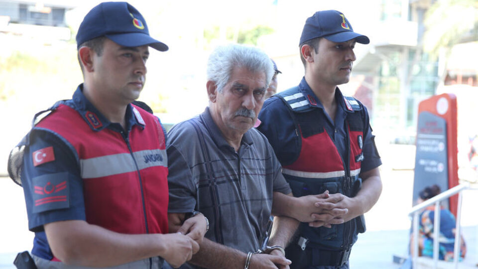 Oğlunu öldürdü eşini ağır yaraladı! Baba vahşeti!