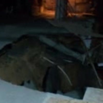 Üsküdar'da yol çöktü; 3 katlı bina boşaltıldı