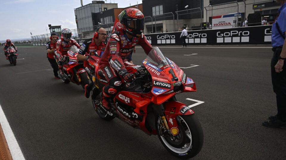 Japonya GP'sinde zafer Bagnaia'nın!