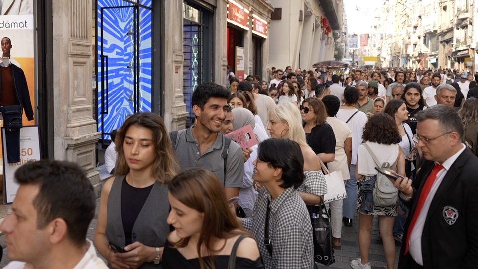 Kilometrelerce kuyruk oluştu