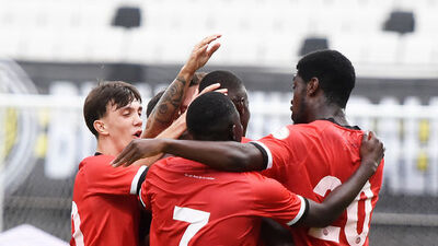 Manisa FK, tek attı üç aldı!