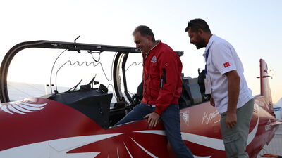 Çelik, HÜRKUŞ'un kokpitine bindi