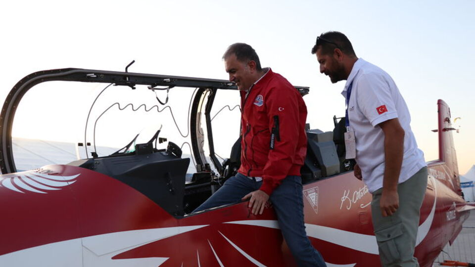 Çelik, HÜRKUŞ'un kokpitine bindi