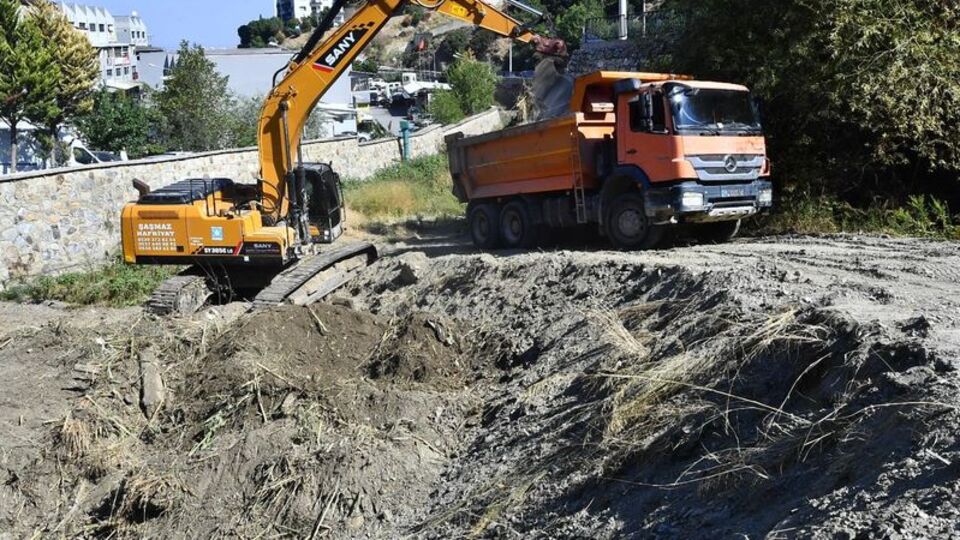 İzmir'de "taşkın" temizliği