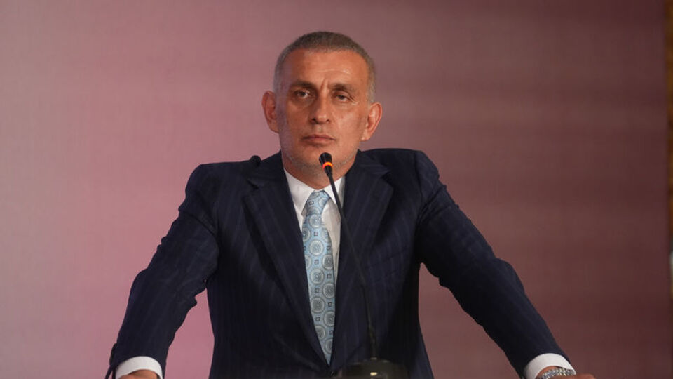 "Sahada rakibiz, maçlar bitince ortağız"