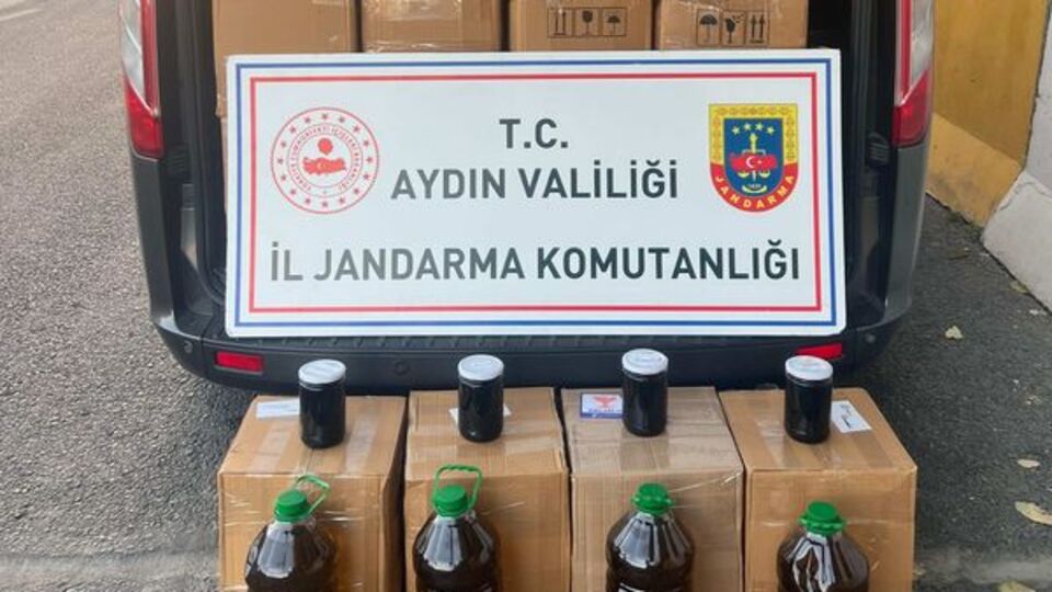Efeler'de sahte zeytinyağı ve pekmez ele geçirildi